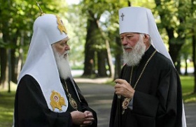 Патріарх УПЦ КП Філарет (ліворуч) і митрополит УПЦ (МП) Володимир. Фото: tsn.ua