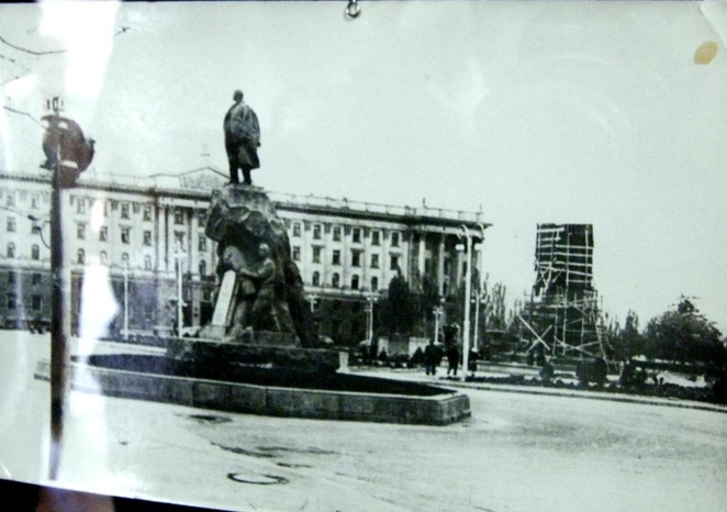 монумент Ленину на месте памятника Грейгу 