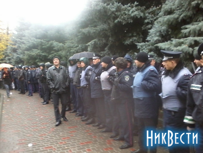 В оцеплении участвуют даже подполковники В оцеплении участвуют даже подполковники