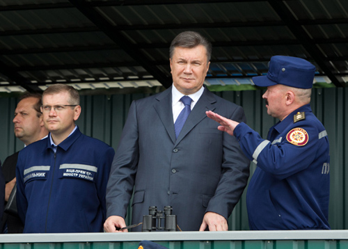 Вілкул зніме з Віктора Януковича відповідальність за стан доріг. Фото Михайла Марківа