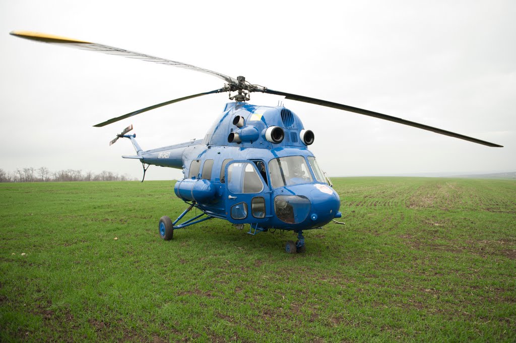 Пилот вертолета, который упал на Сумщине, выпрыгнул еще на земле