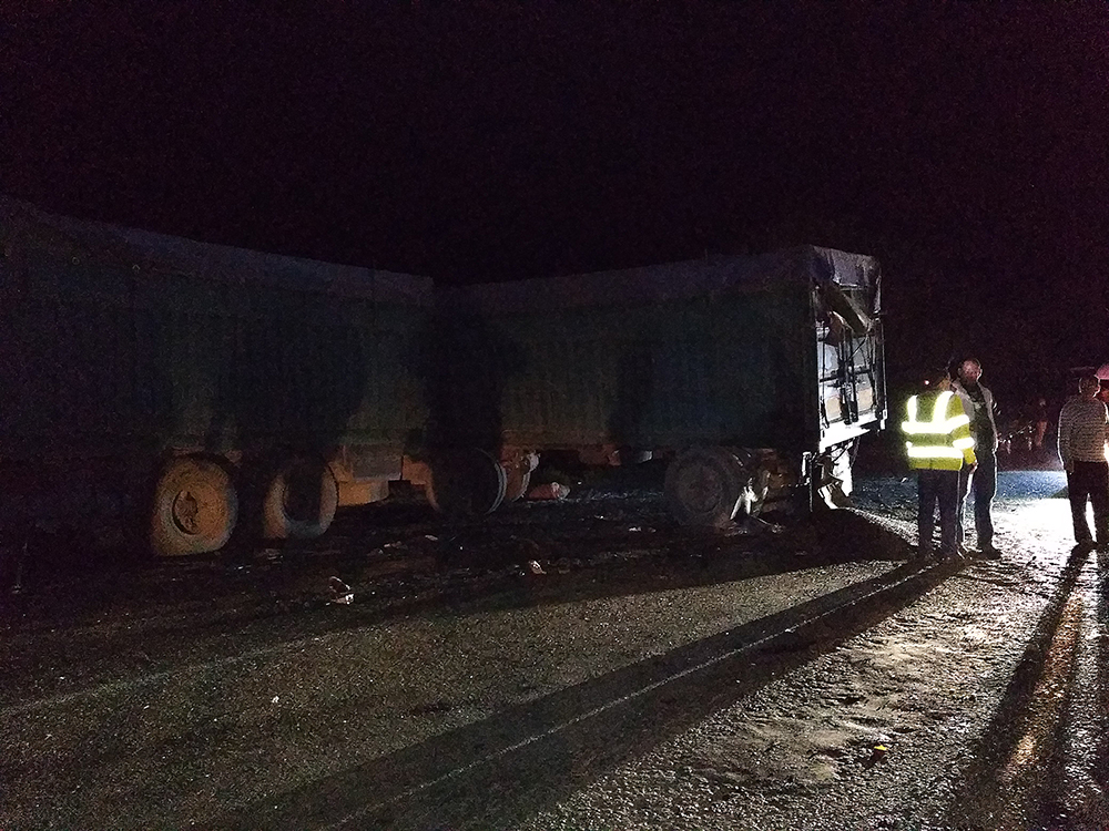 В Николаевской области из-за дорожного происшествия с тремя грузовиками перекрыли дорогу на Херсон