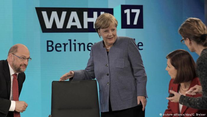 Порошенко поздравил Меркель с победой на выборах