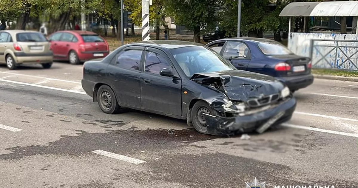 Унаслідок зіткнення двох легковиків у Миколаєві постраждав пасажир