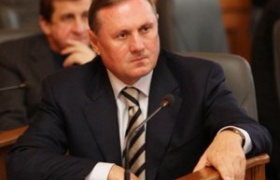 Александр Ефремов