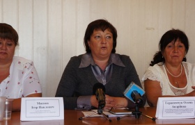 Елена Герасимчук (в центре)