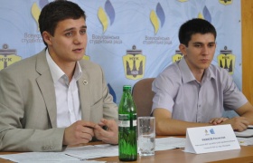 Ростислав Рыжков - на фото слева 