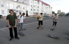 Николаевские экстремалы отметили День скейтборда