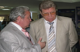 Начальник облуправления образования Валерий Мельниченко и губернатор Николай Круглов