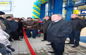 Мэр В. Чайка на открытии николаевского "Практикера" в 2008 году 