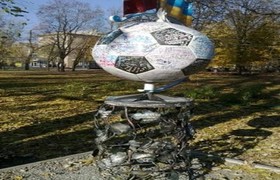 Памятник был установлен как знак украинско-польской дружбы