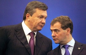 Виктор Янукович и Дмитрий Медведев