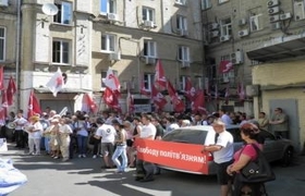 во дворе печерского суда