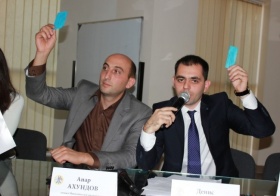 Анар Ахундов (слева), Денис Жело (справа)