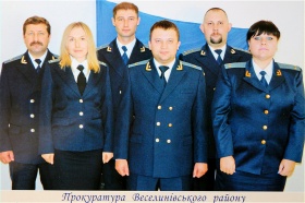 Олег Костюк (в центре)