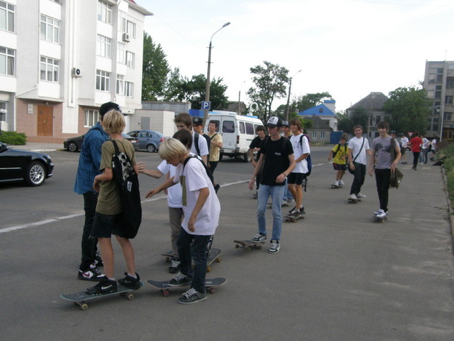 Николаевские экстремалы отметили День скейтборда