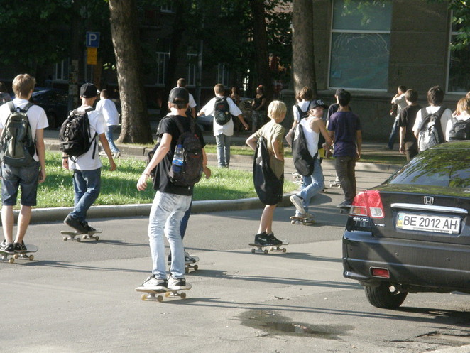 Николаевские экстремалы отметили День скейтборда