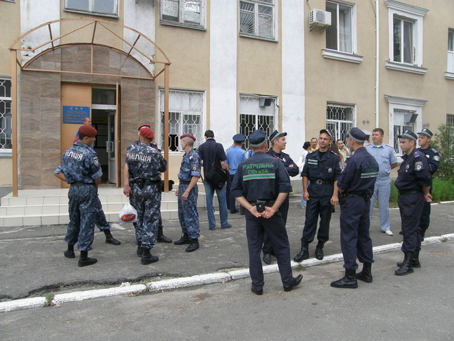 Правоохранители ожидают своей очереди