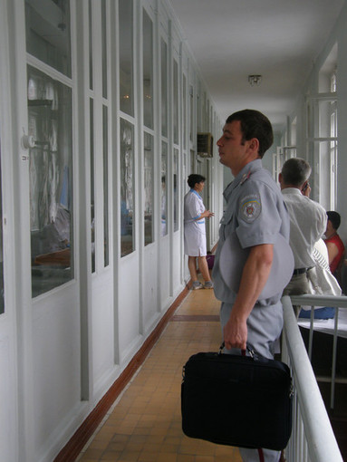 Участник акции перед процедурой сдачи крови