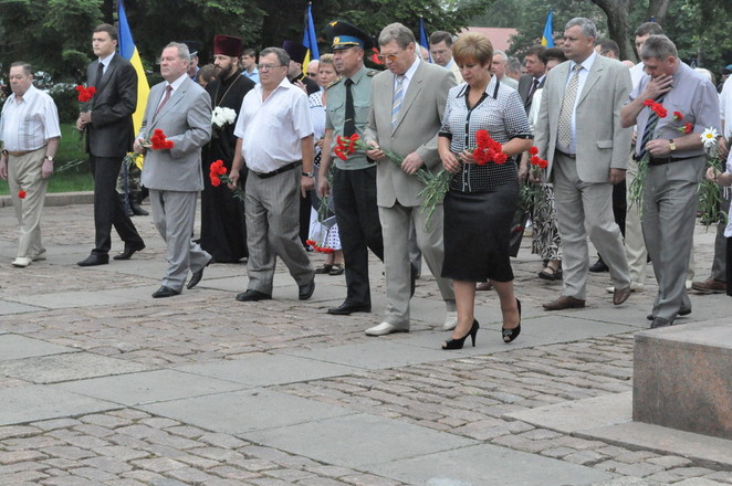 Возложение цветов к Вечному огню