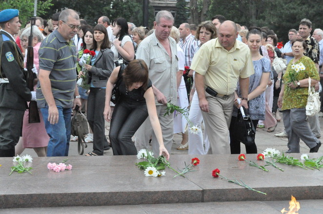 Примечательно, что на возложении практически не было ветеранов