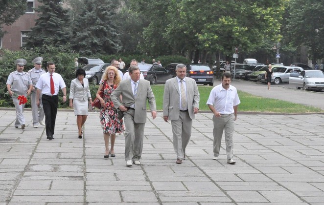 Губернатор Николай Круглов и его свита прибыли на мероприятие
