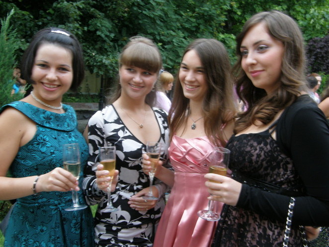 Девушки-активистки