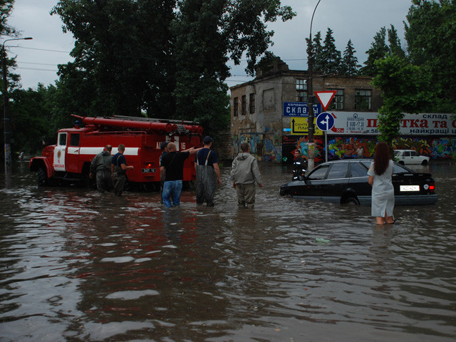 Сотрудники МЧС за работой