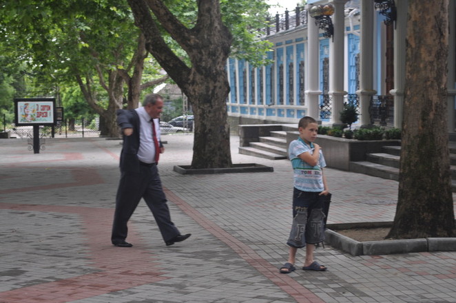 Мэр Николаева В.Чайка спешит на торжество