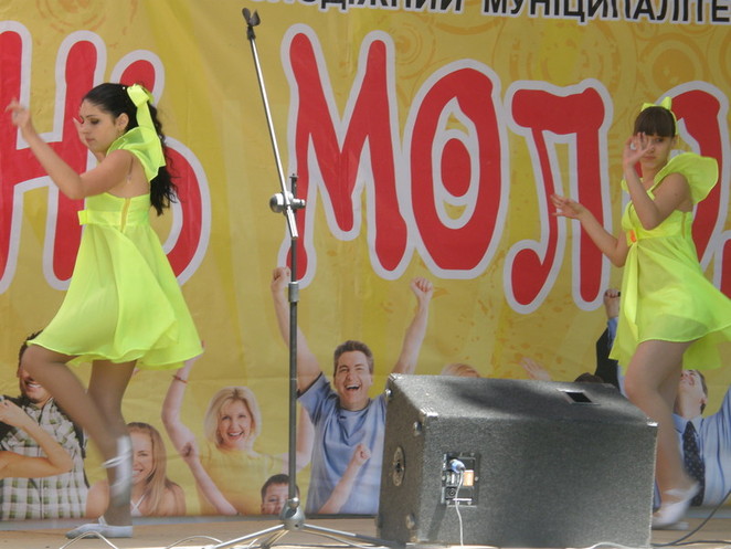 Участников развлекали творческие коллективы