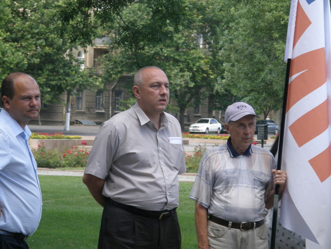 В центре - депутат горсовета Олег Мудрак