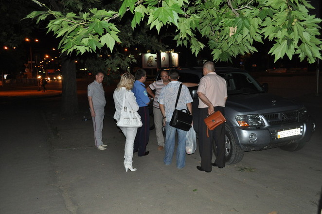 А.Трищук и А.Мирошниченко общаются с Активистами Фронта Перемен