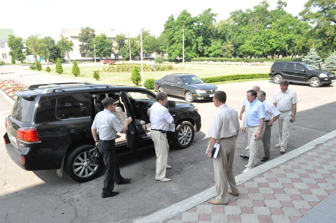 Губернатор прибыл в Вознесенск с большим опозданием