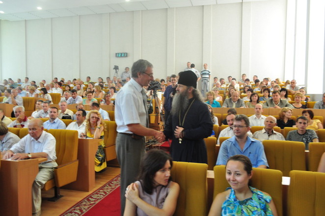 Депутаты облсовета от ПР - редактор газеты "Рідне Прибужжя" Николай Машкин и архимандрит Варнава