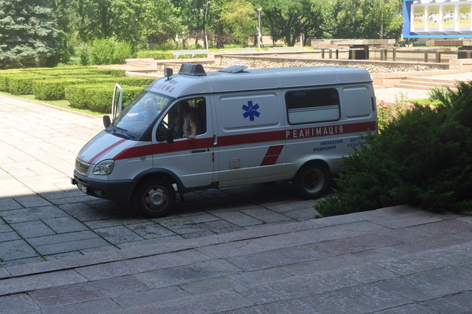 После смерти руководителя одного из предприятий Николаевской области на закрытом заседании под стенами ОГА постоянно дежурит скорая