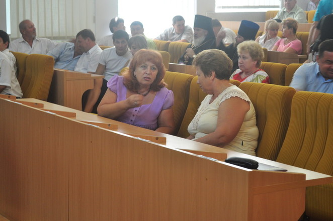 Заместитель городского головы Раиса Вдовиченко и заместитель главы областного совета, депутат облсовета от КПУ Елена Симоненко