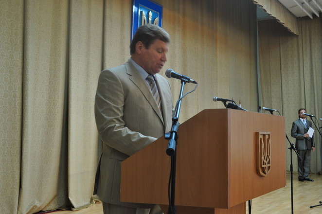 Николай Круглов читает торжественную речь