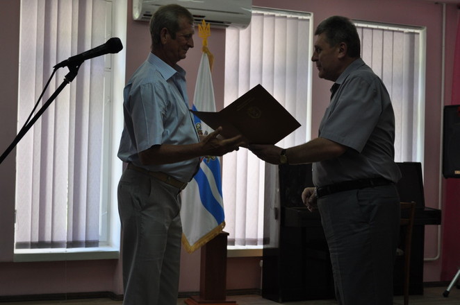 Владимир Пащенко поздравил работников торговли 