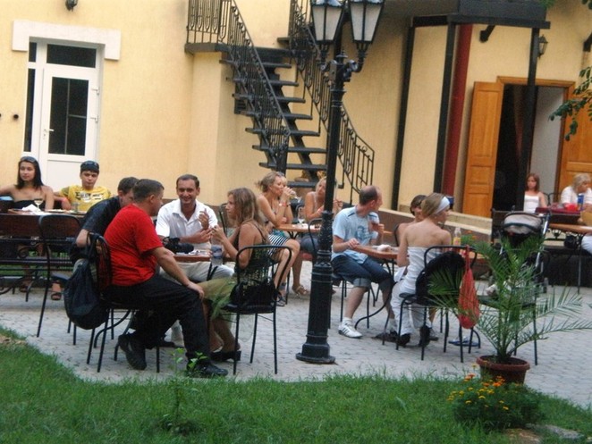 Присутствующие отдыхают