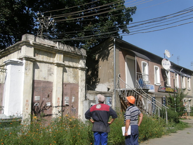 Работники знакомятся с ситуацией