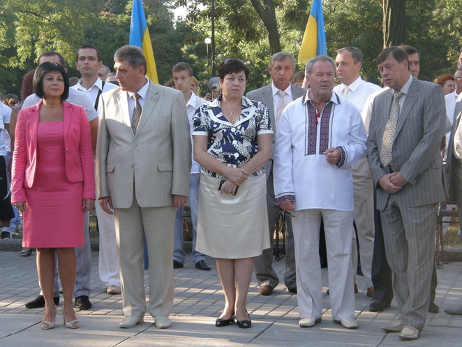 вице-губернаторы Наталья Иванцова и Владимир Пащенко, вице-мэр Татьяна Яблоновская с мэром Владимиром Чайкой и рядом Михаил Слепанев