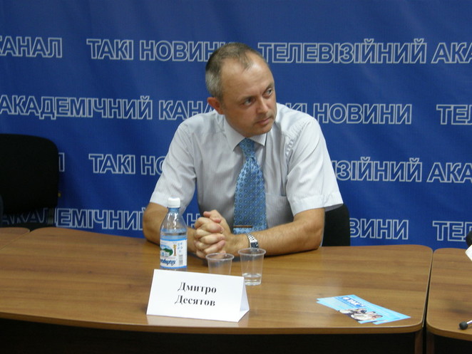 Учитель Мешково-Погореловской школы-интерната Дмитрий Десятов