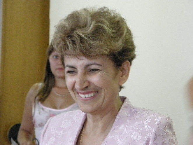 Анна Деркач радуется 