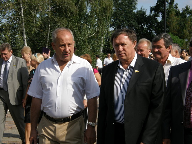 Депутат горсовета Валерий Буркун и вице-губернатор Вячеслав Рукоманов