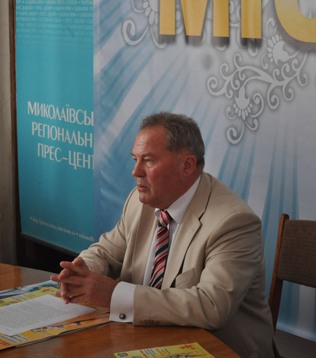 В отличии от Н.Круглова, В.Чайка пришел на пресс-конференцию без руководителя избирательного штаба