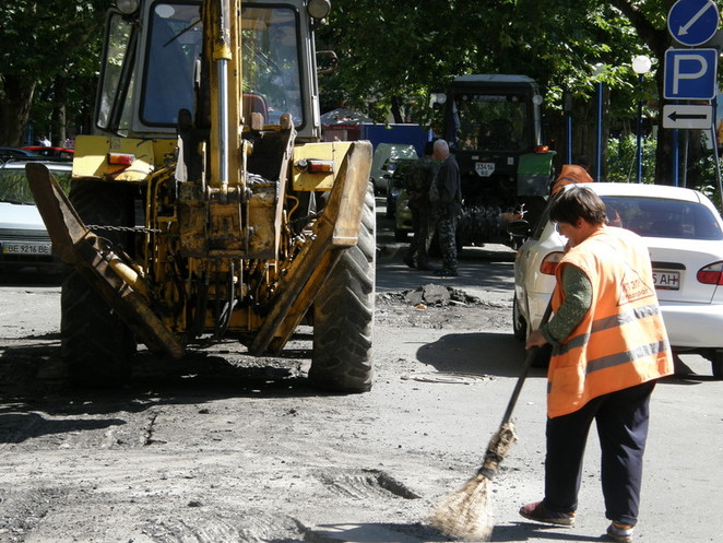Ремонтируют ул. Макарова