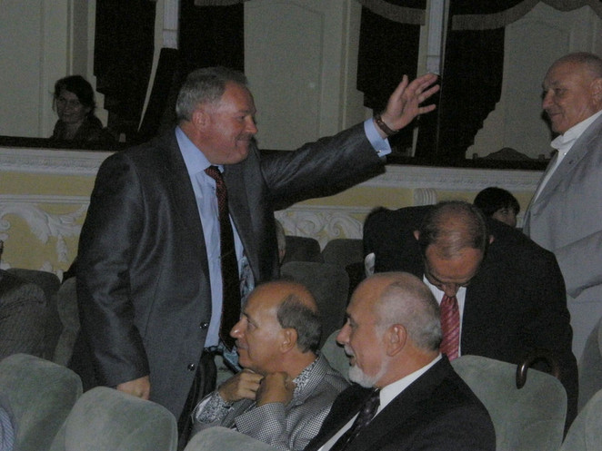 Появился В.Чайка