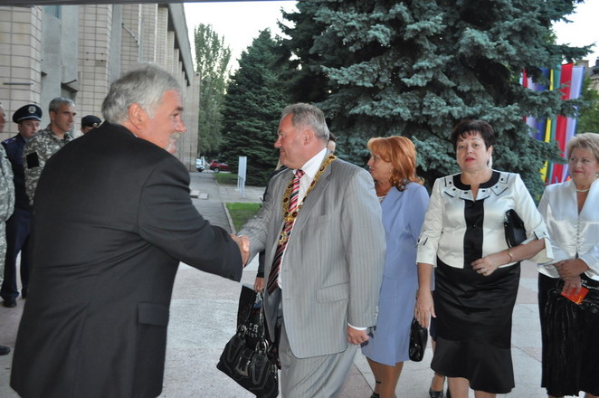 Прибыл мэр Чайка