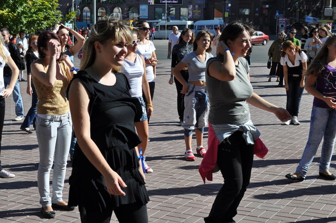 Каждый двигался свободно, как мог, и уличный танец вызывал только положительные эмоции