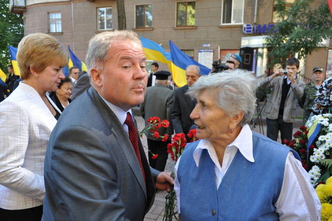 В. Чайка: "Идите, я сейчас к вам подойду и мы поговорим"